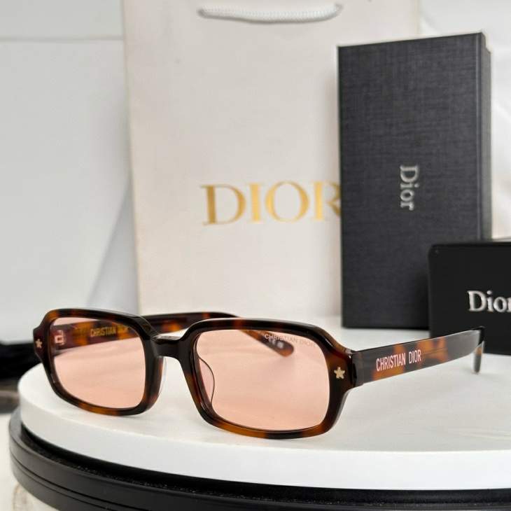 Picture of Dior Sunglasses _SKUfw77709924fw